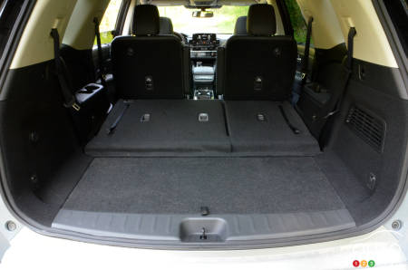 Nissan Pathfinder, trunk
